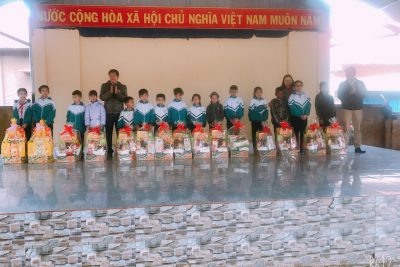 Tổ chức Phát quà tết cho các em học sinh – 2020 2021