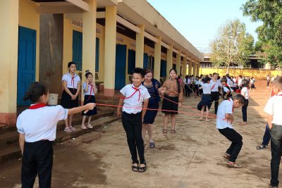Học sinh sinh hoạt ngoại khóa ngoài trời
