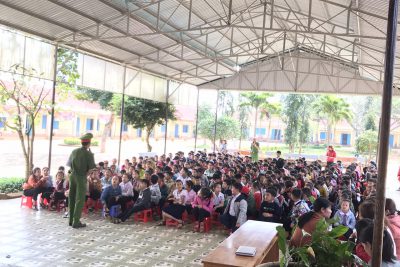 Học sinh học ngoại khóa về Kỹ năng phòng chống cháy nổ
